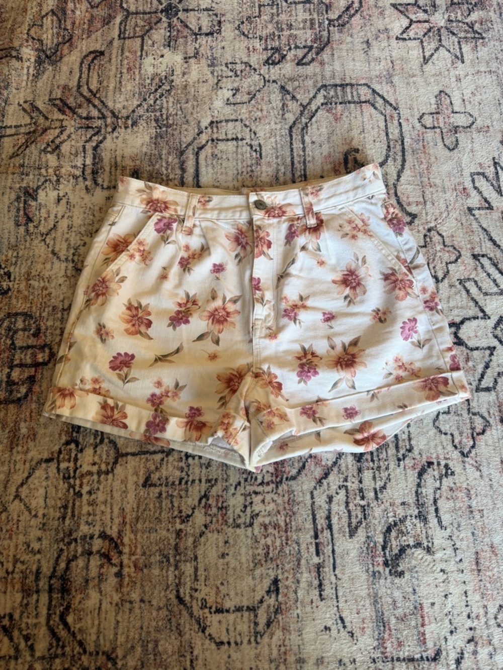 American Eagle Floral Mom Short 6